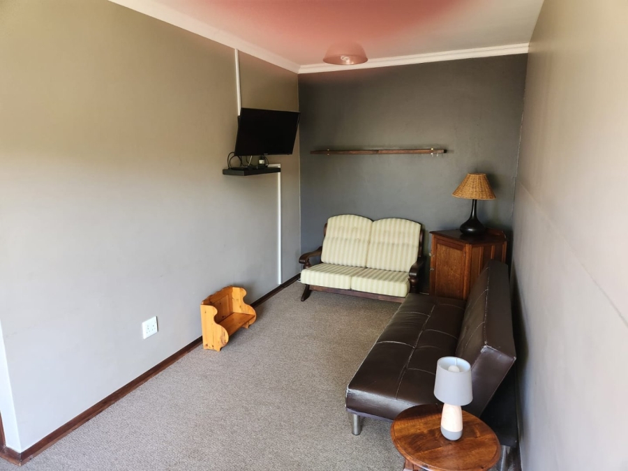 To Let 1 Bedroom Property for Rent in Langenhovenpark Free State